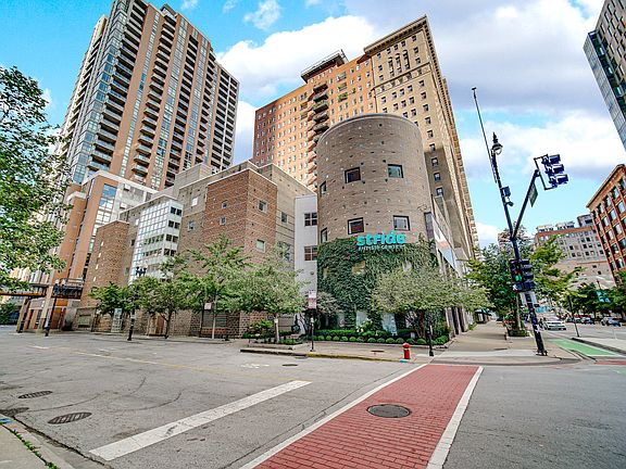 4th image of 40 E 9th St APT 1809