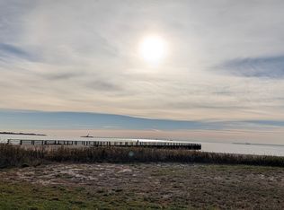 195 W Walk, West Haven, CT 06516