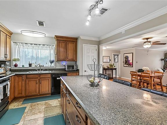 5th image of 6013 Amhurst St