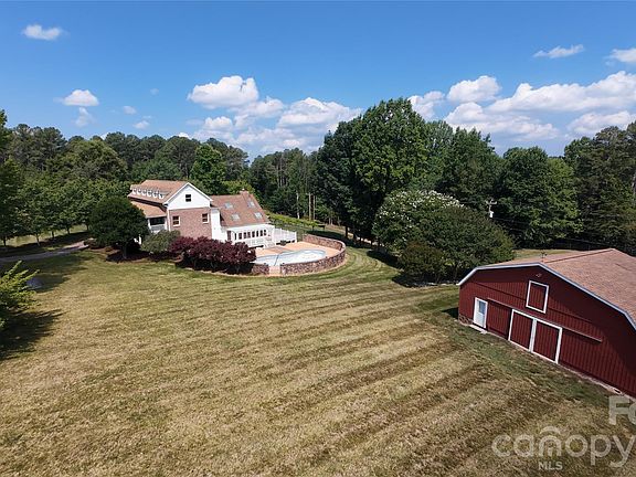 2nd image of 140 Ross Grove Rd W