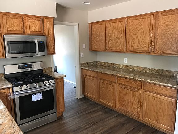 4th image of 1100 N 33rd Dr