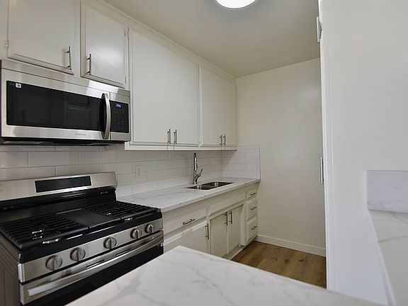 5th image of 19425 Haynes St APT 6