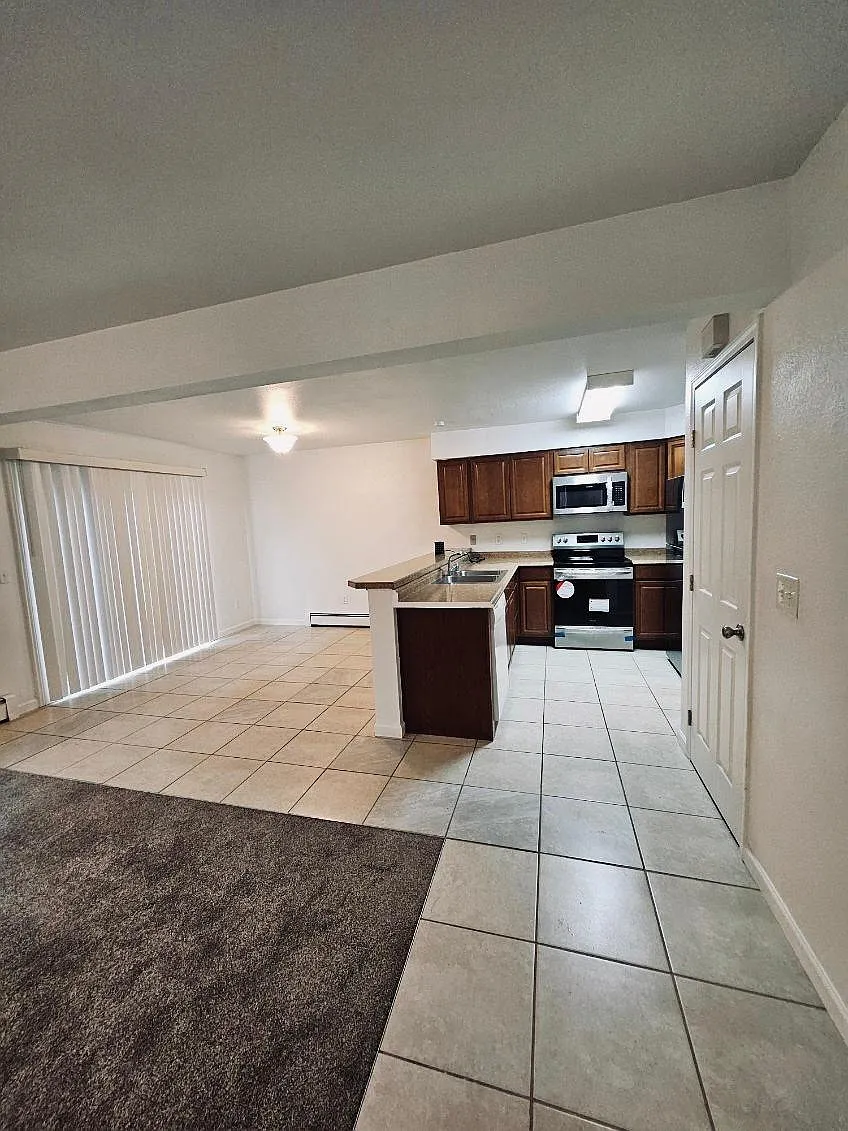 Golden Dawn Cir, Anchorage — Photo 2