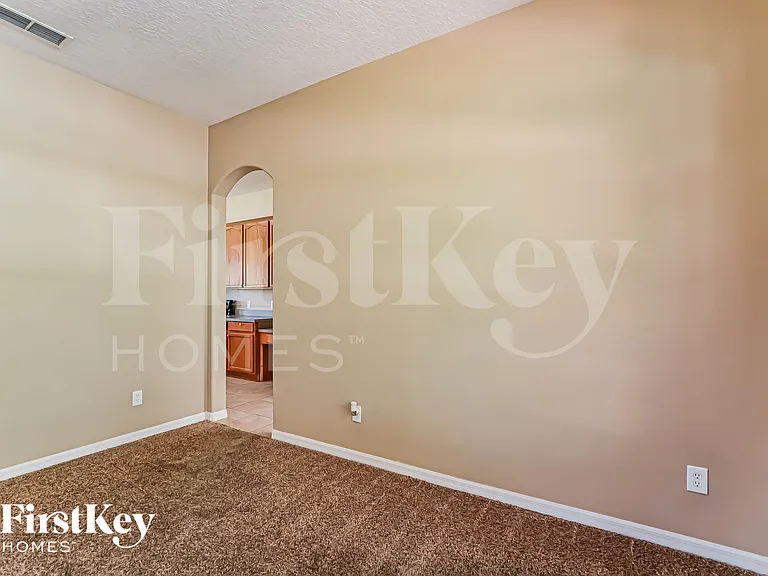 1521 Clapton Dr — Photo 3