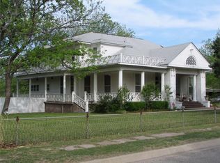 707 N Elm St, Comanche, TX 76442