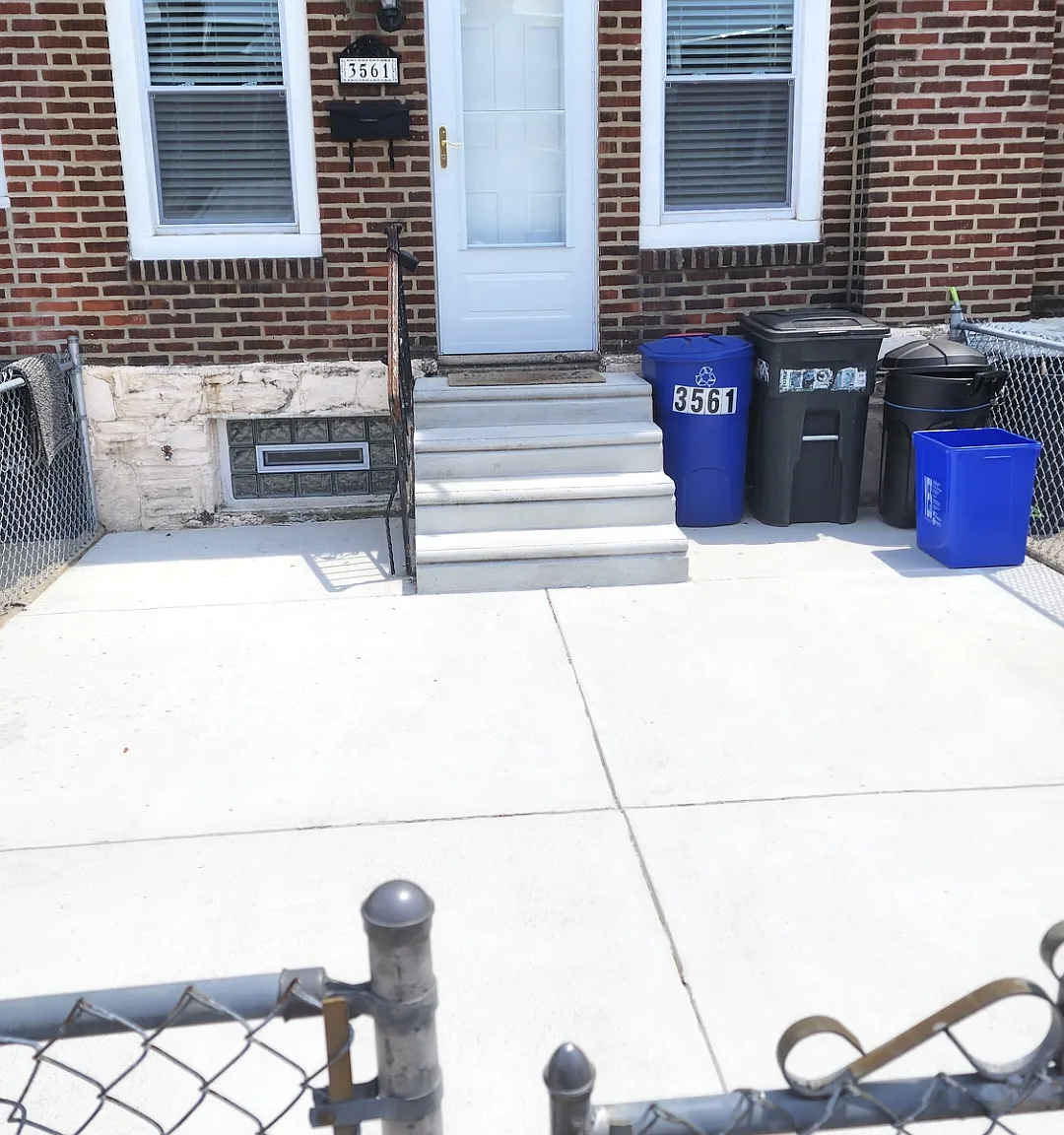 2 bed, 712 sqft, $1,420 — Photo 1