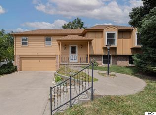 6640 Cypress Dr, Omaha, NE 68137