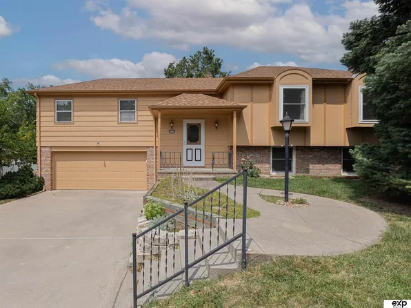 6640 Cypress Dr, Omaha, NE 68137