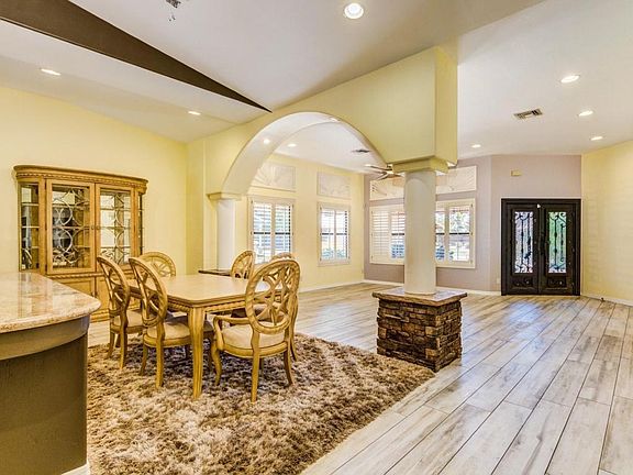 3rd image of 5630 W Linda Ln