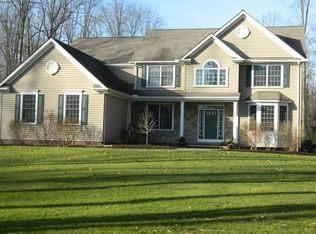 16650 Auburn Rd, Chagrin Falls, OH 44023