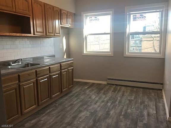 2nd image of 188 N 17th St #2