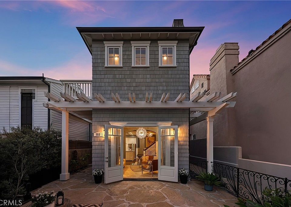 1st image of 713 Larkspur Ave
