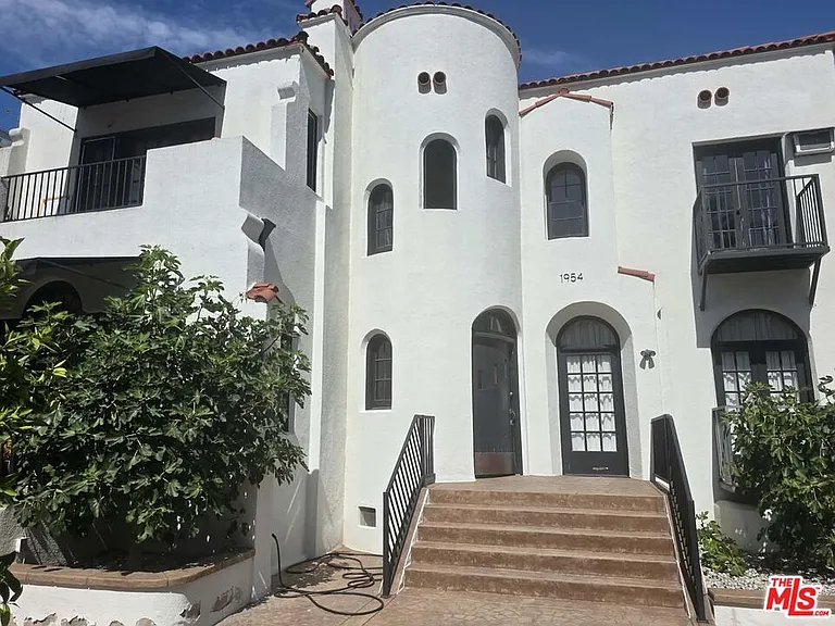 1954 Argyle Ave #D — Photo 1