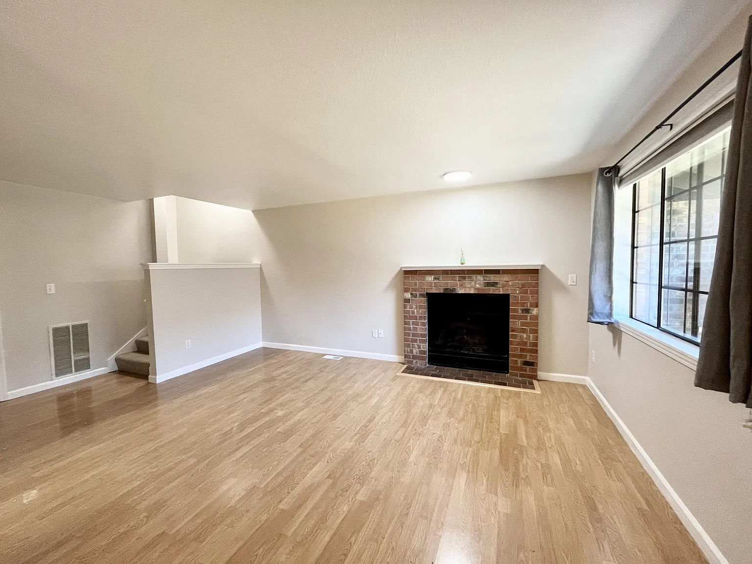 801 144th Ave NE — Photo 2
