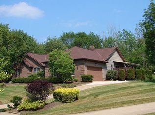 9255 Forest Point Dr, Macedonia, OH 44056