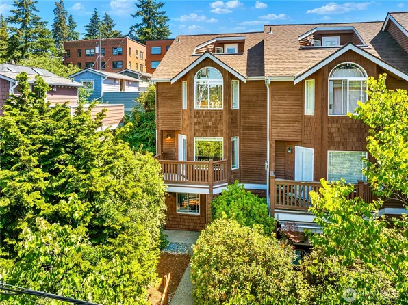 2038 Franklin Avenue E, Seattle, WA 98102