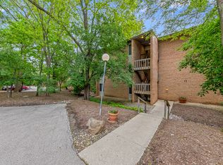 6015 Forest View Rd APT 2A, Lisle, IL 60532