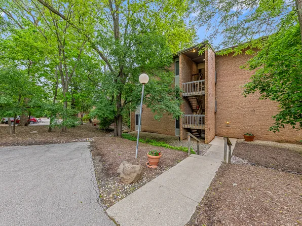 6015 Forest View Rd APT 2A, Lisle, IL 60532