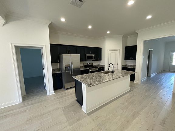 3rd image of 445 Rue Evangeline