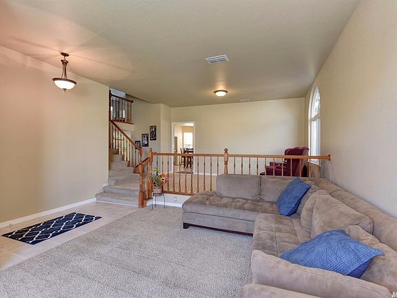 4th image of 633 Lunardi Way