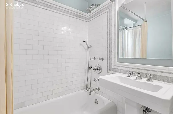 Sold by Sotheby's International Realty | media 7