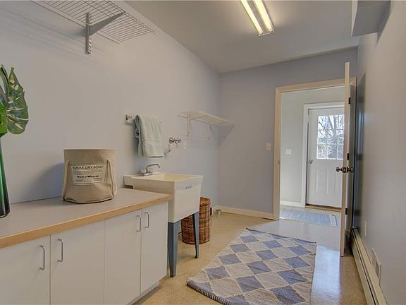 4th image of 115 Hoover St
