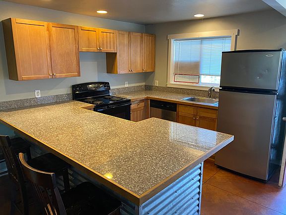 4th image of 801 Kern St #B