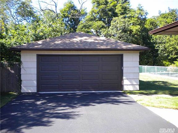 2nd image of 408 Sayville Blvd