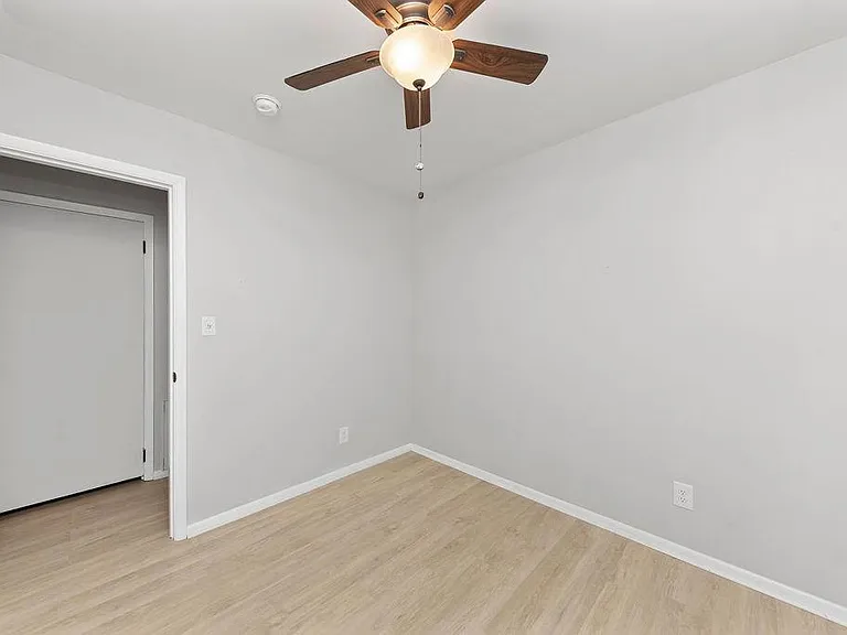11 Lawndale Ave — Photo 9