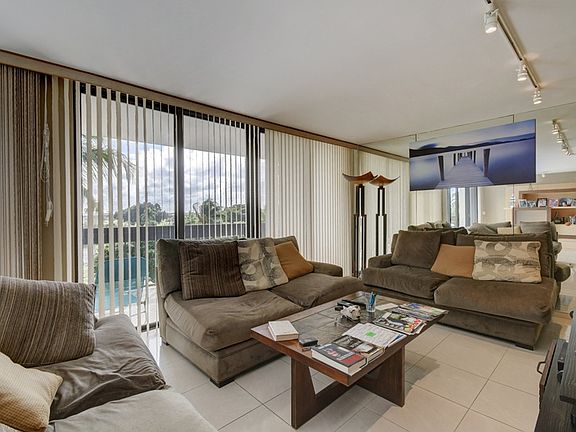 4th image of 2400 Presidential Way APT 404