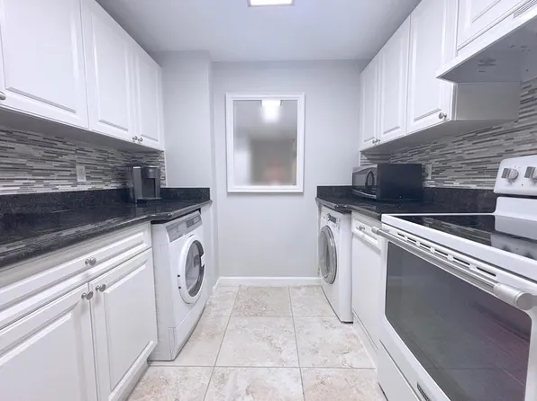 2080 Greenview Shores Blvd, Wellington, FL