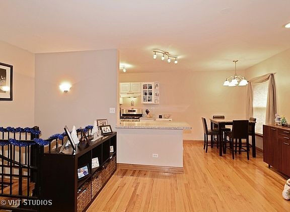 3rd image of 919 W Sunnyside Ave #1W