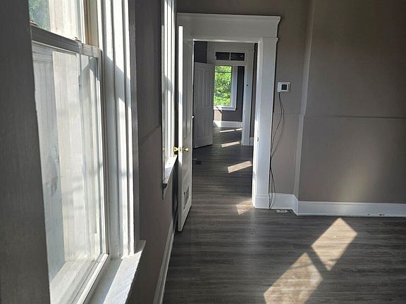 2nd image of 1214-1216 W Pike St