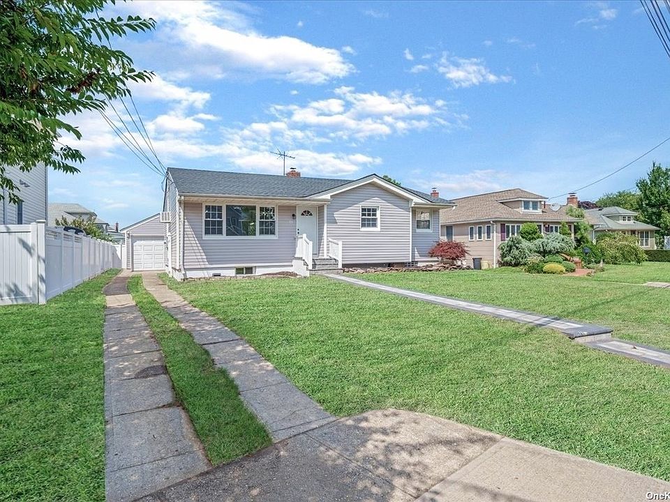 55 Clinton Avenue, Farmingdale, NY 11735 Zillow
