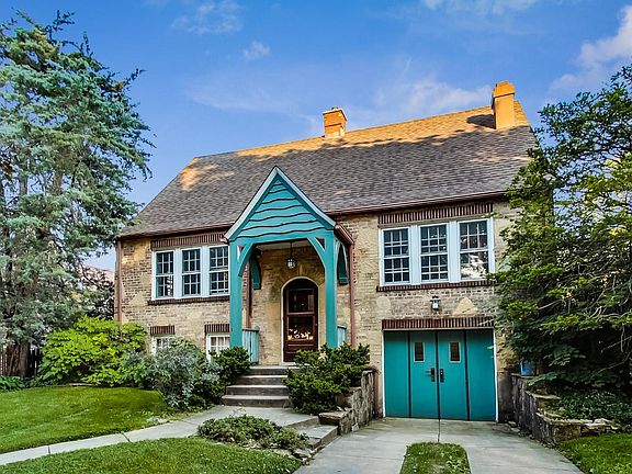 3rd image of 5853 N Kirby Ave