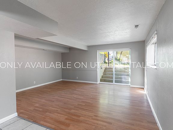 4th image of 4420 S Dean Cir #B