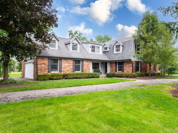 22166 Balmoral Dr, Grosse Ile, MI 48138