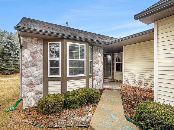3rd image of 1821 Wexford Dr