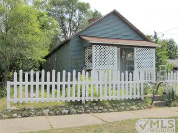 133 Pinehurst St, Kingsford, MI 49802