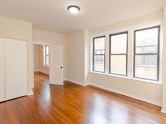 4th image of 1028 E Hyde Park Blvd APT 1N