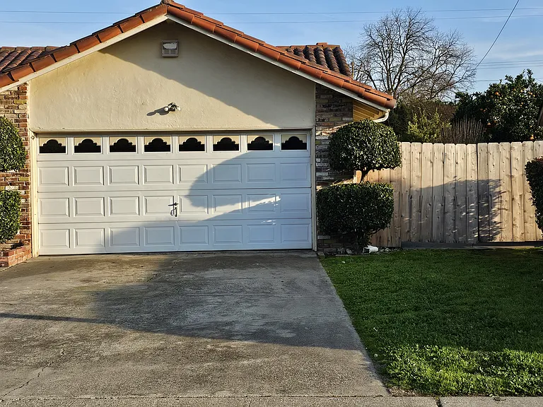 7722 Woodside Dr — Photo 2