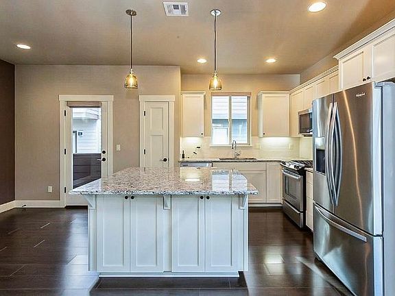 Large kitchen with built in working space.
Granite countertops and all stainless steel appliances.