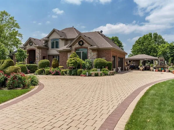 128 Titleist Trl, Poplar Grove, IL 61065