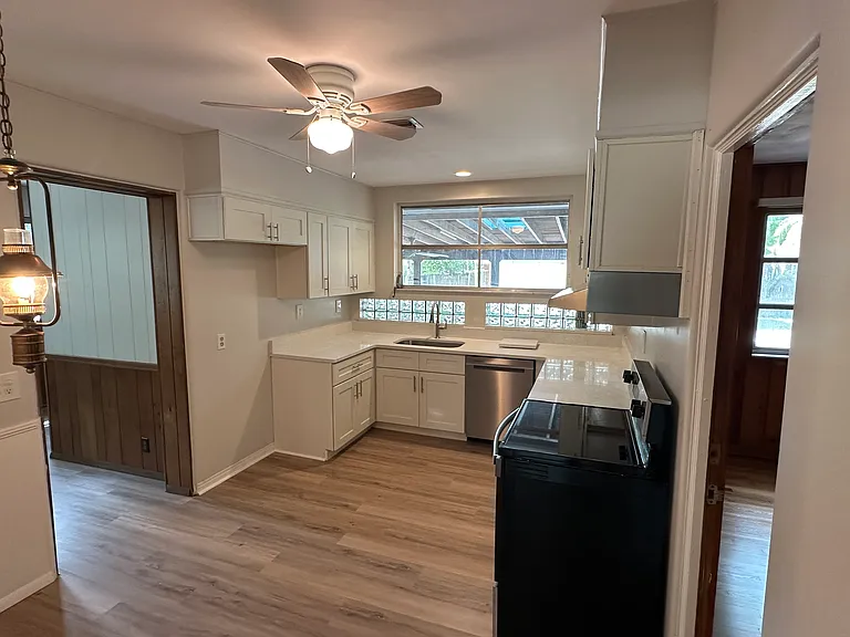 1166 Australia Ave — Photo 6