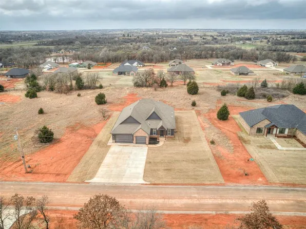 1212 Twin Oaks Dr, Blanchard, OK 73010