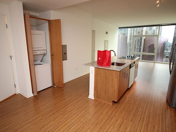 5th image of 208 E Illinois St #31