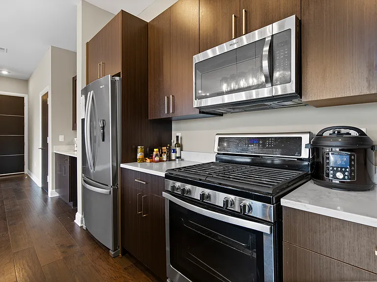438 Selden St #302 — Photo 4