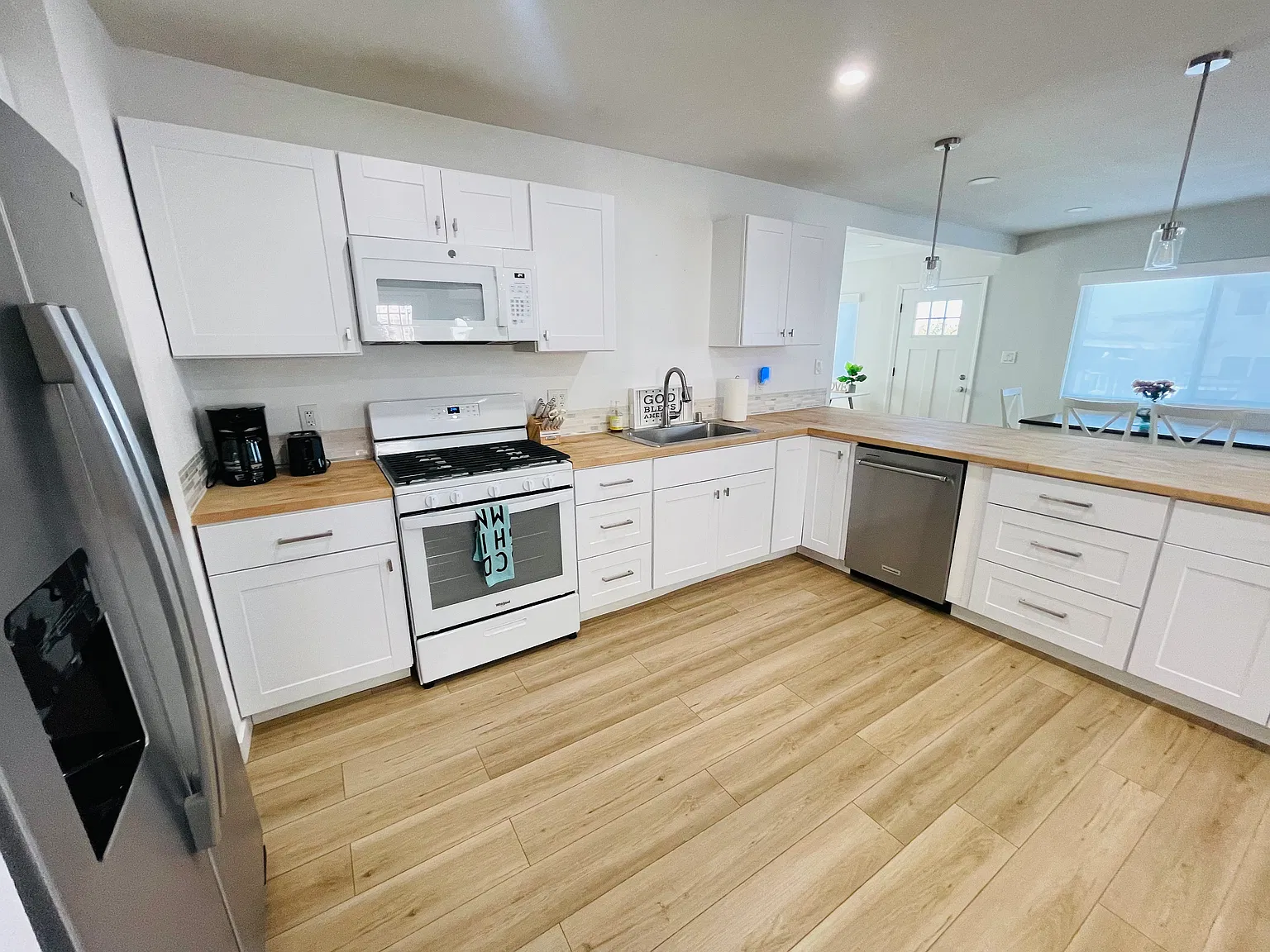 1421 Dubuque St — Photo 4