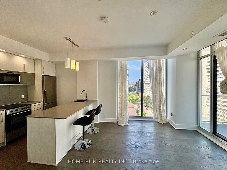 255 Bay St #3 — Photo 11