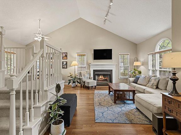 4th image of 5221 Sutter Way